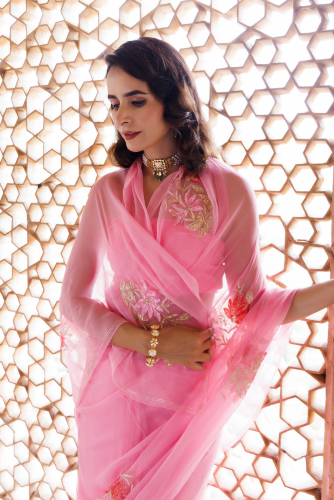 The Royal Charm of Chiffon: How to Recreate Maharani Gayatri Devi’s Timeless Style