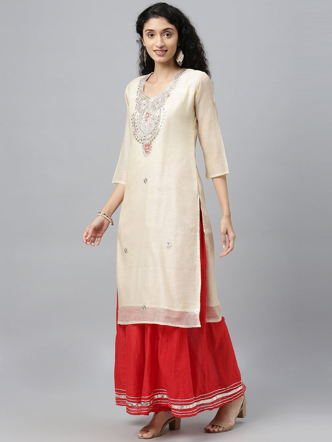 Beige Handcrafted Chanderi Kurta With Red Skirt & Bandhani Dupatta