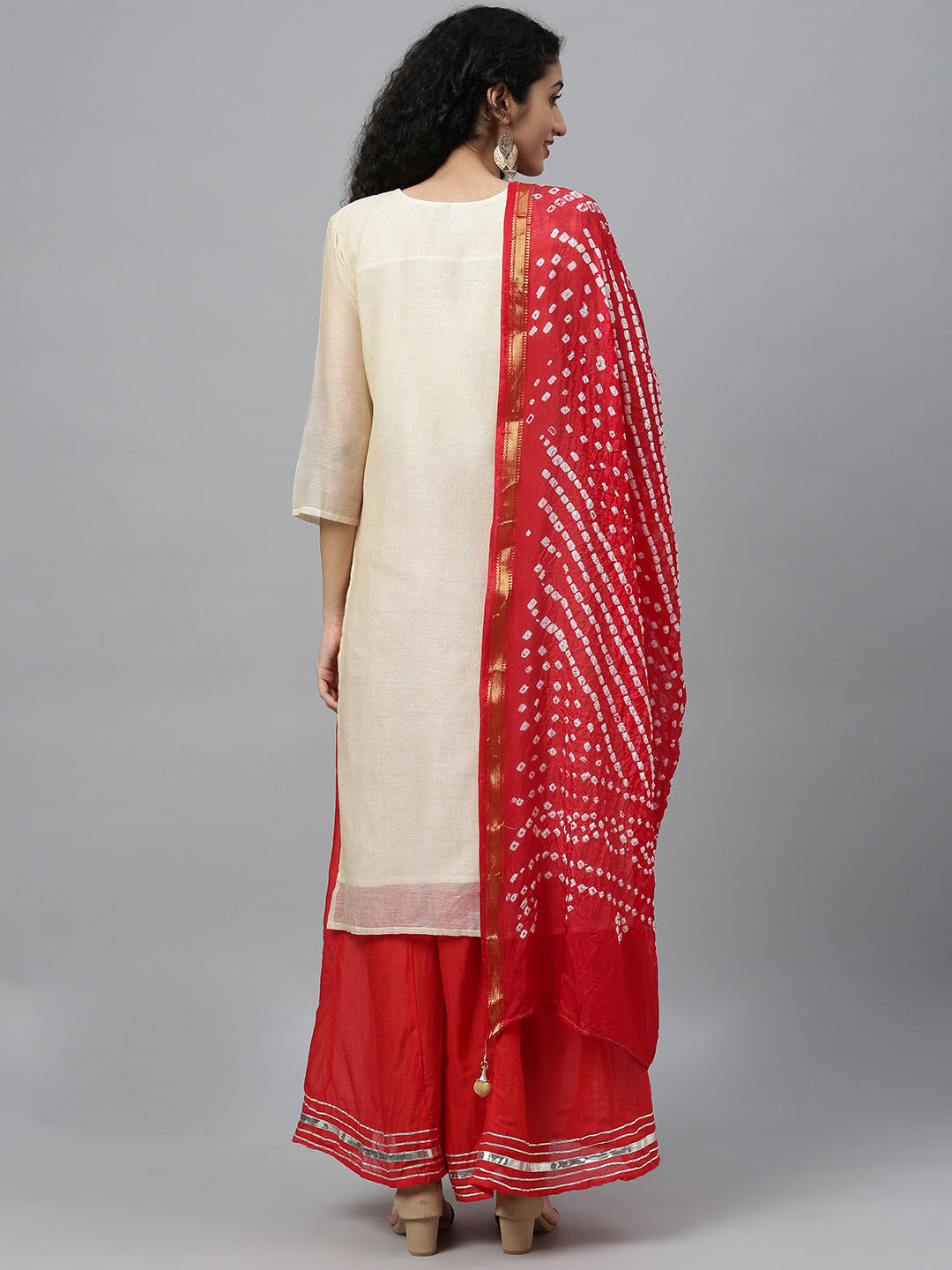 Beige Handcrafted Chanderi Kurta With Red Skirt & Bandhani Dupatta