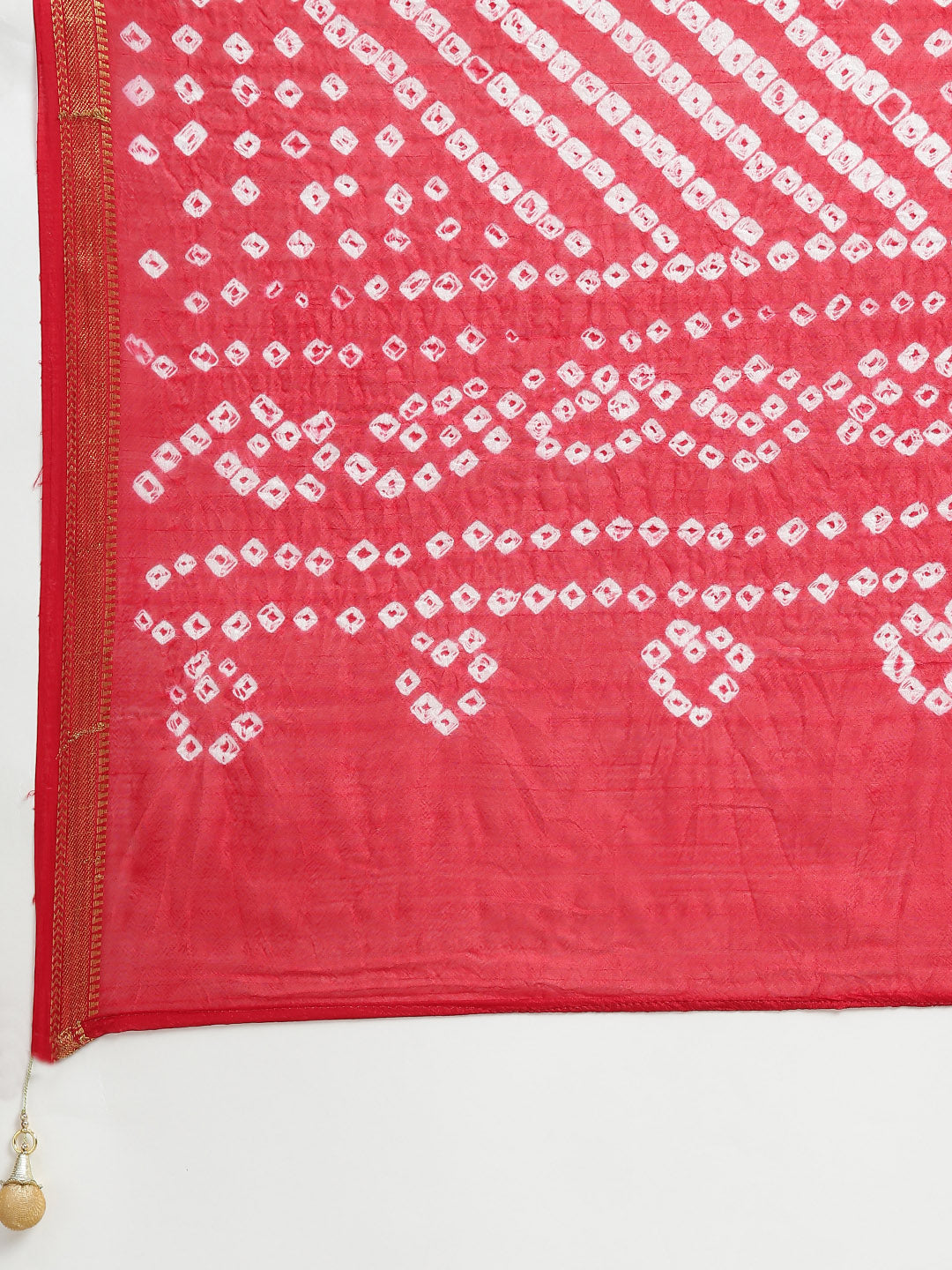 Beige Handcrafted Chanderi Kurta With Red Skirt & Bandhani Dupatta