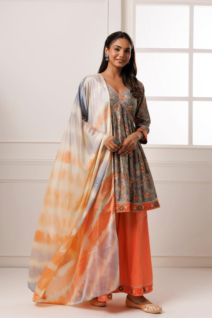 Grey-Peach Printed Suit Set With Chiffon Leheriya Dupatta - Geroo Jaipur