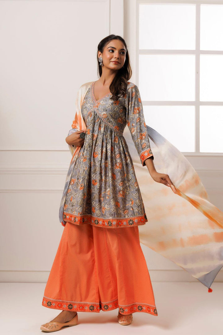 Grey-Peach Printed Suit Set With Chiffon Leheriya Dupatta - Geroo Jaipur