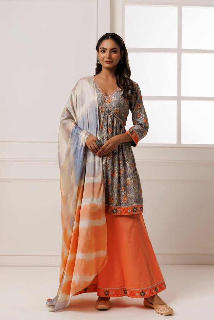 Grey-Peach Printed Suit Set With Chiffon Leheriya Dupatta - Geroo Jaipur